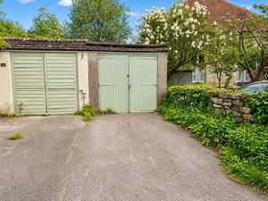 Garage - click for photo gallery